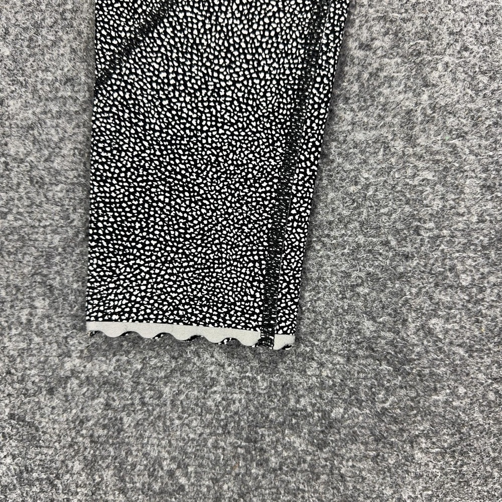 Lululemon Pants Womens 6 Black White Spotted Ankle Leggings Pockets Yoga Gym - Picture 4 of 15